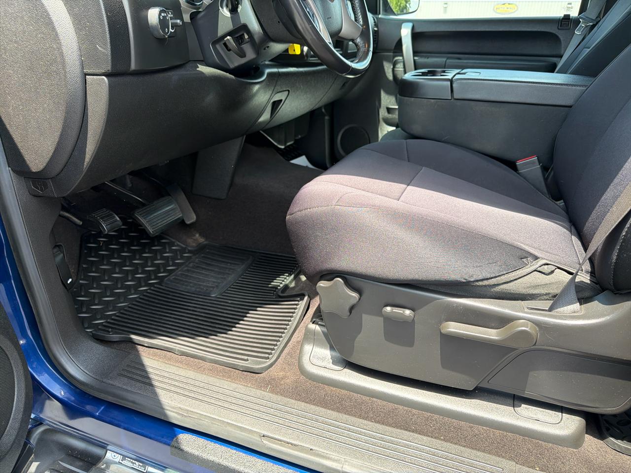 Chevrolet Silverado 1500 4WD Crew Cab 143.5" LT 2012