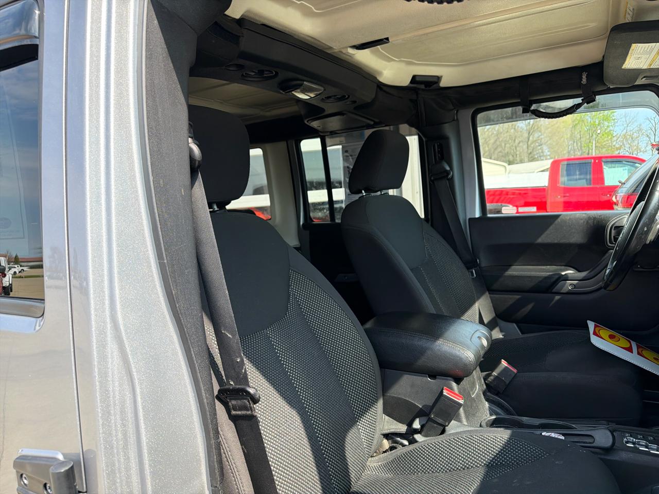 Jeep Wrangler Unlimited 4WD 4dr Black Bear *Ltd Avail* 2016