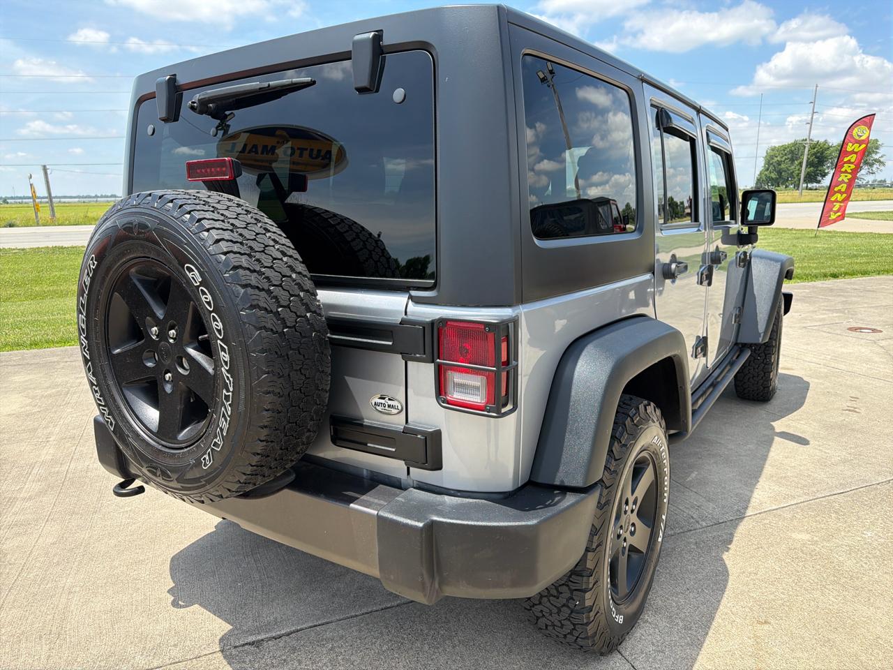 Jeep Wrangler Unlimited 4WD 4dr Black Bear *Ltd Avail* 2016