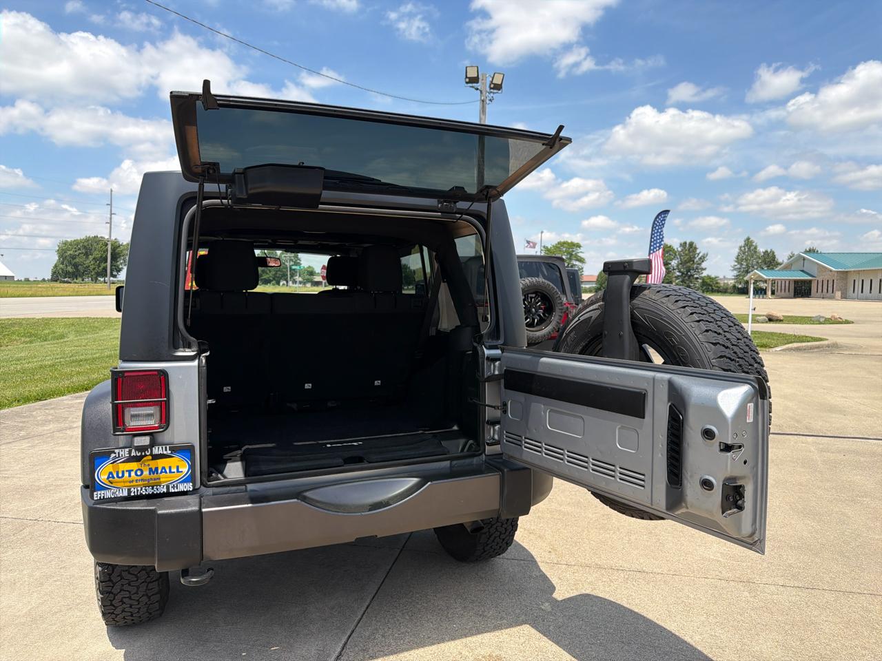 Jeep Wrangler Unlimited 4WD 4dr Black Bear *Ltd Avail* 2016