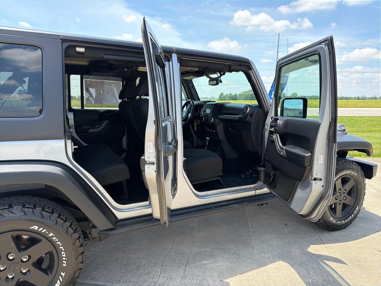 Jeep Wrangler Unlimited 4WD 4dr Black Bear *Ltd Avail* 2016