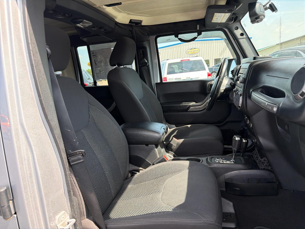 Jeep Wrangler Unlimited 4WD 4dr Black Bear *Ltd Avail* 2016