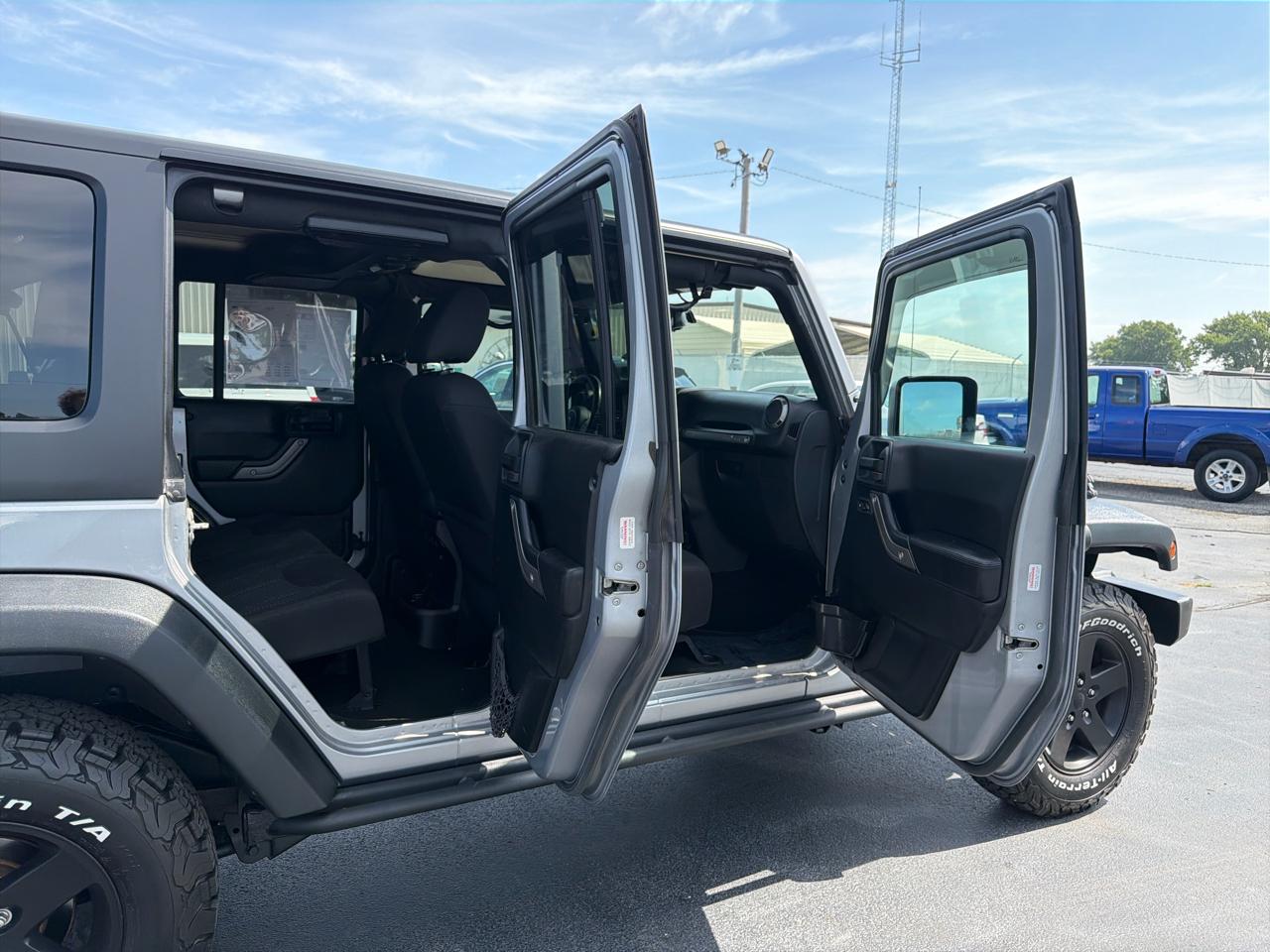 Jeep Wrangler Unlimited 4WD 4dr Black Bear *Ltd Avail* 2016