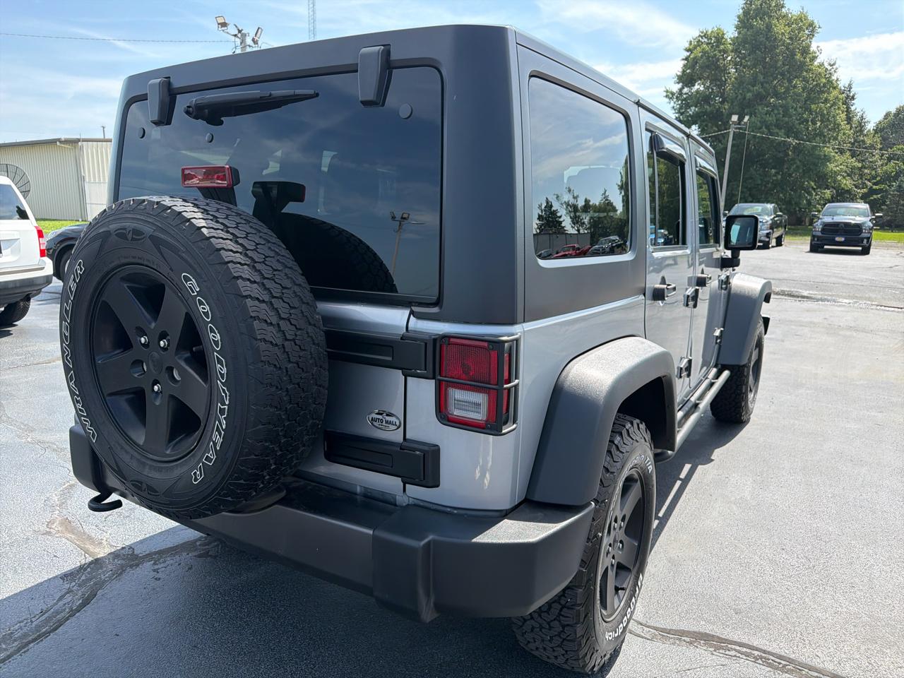 Jeep Wrangler Unlimited 4WD 4dr Black Bear *Ltd Avail* 2016