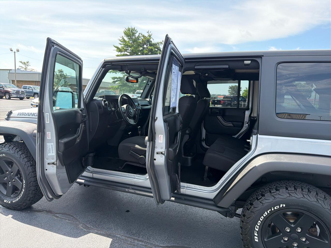 Jeep Wrangler Unlimited 4WD 4dr Black Bear *Ltd Avail* 2016