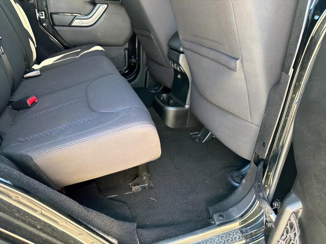 Jeep Wrangler Unlimited 4WD 4dr Sport 2013