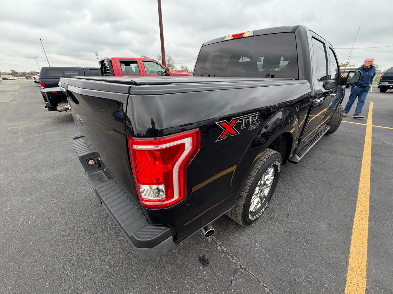 Ford F-150 4WD SuperCrew 145" Lariat 2015