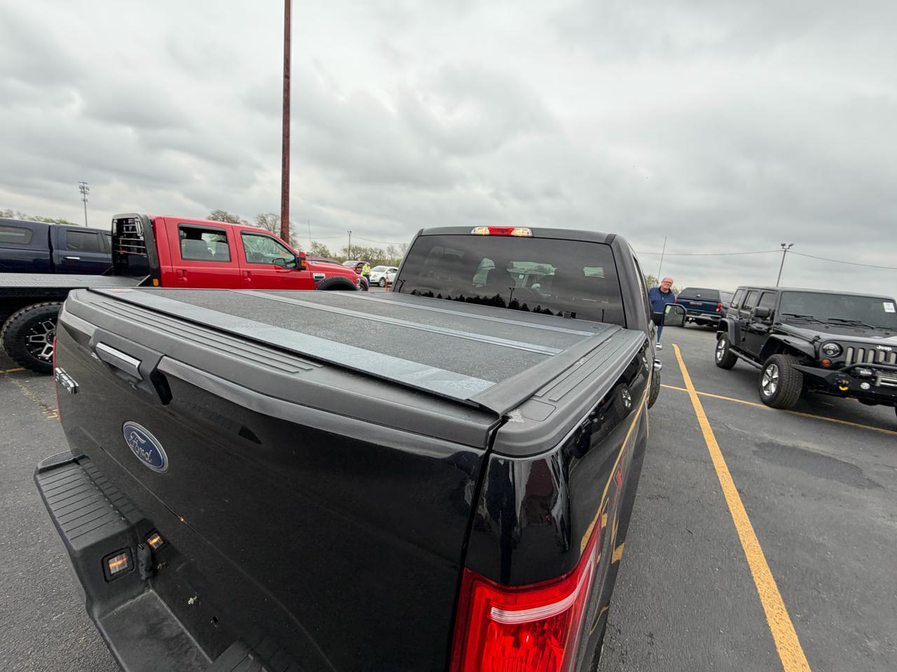 Ford F-150 4WD SuperCrew 145" Lariat 2015