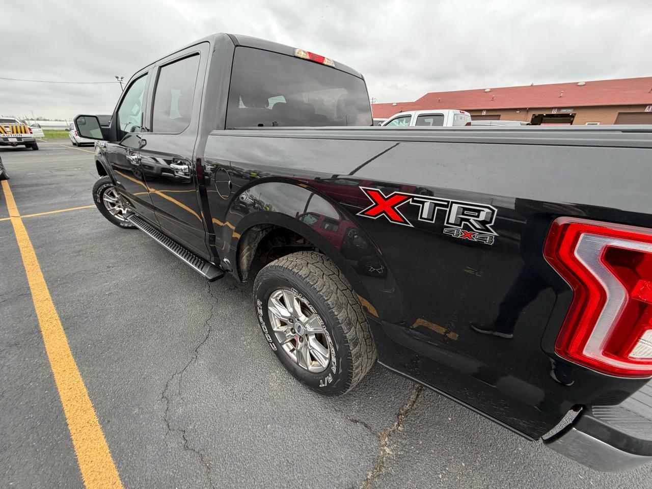 Ford F-150 4WD SuperCrew 145" Lariat 2015