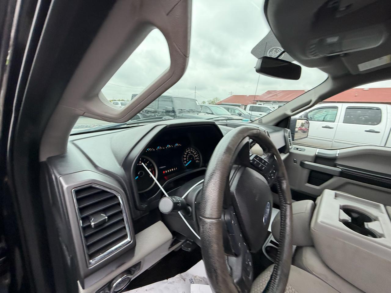 Ford F-150 4WD SuperCrew 145" Lariat 2015