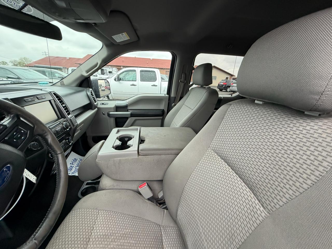 Ford F-150 4WD SuperCrew 145" Lariat 2015