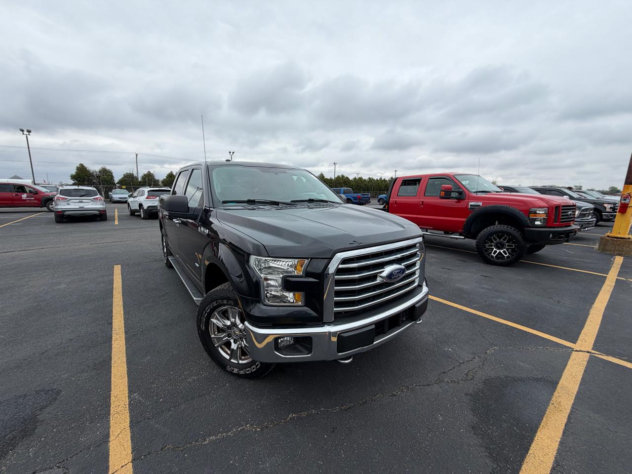Ford F-150 4WD SuperCrew 145" Lariat 2015