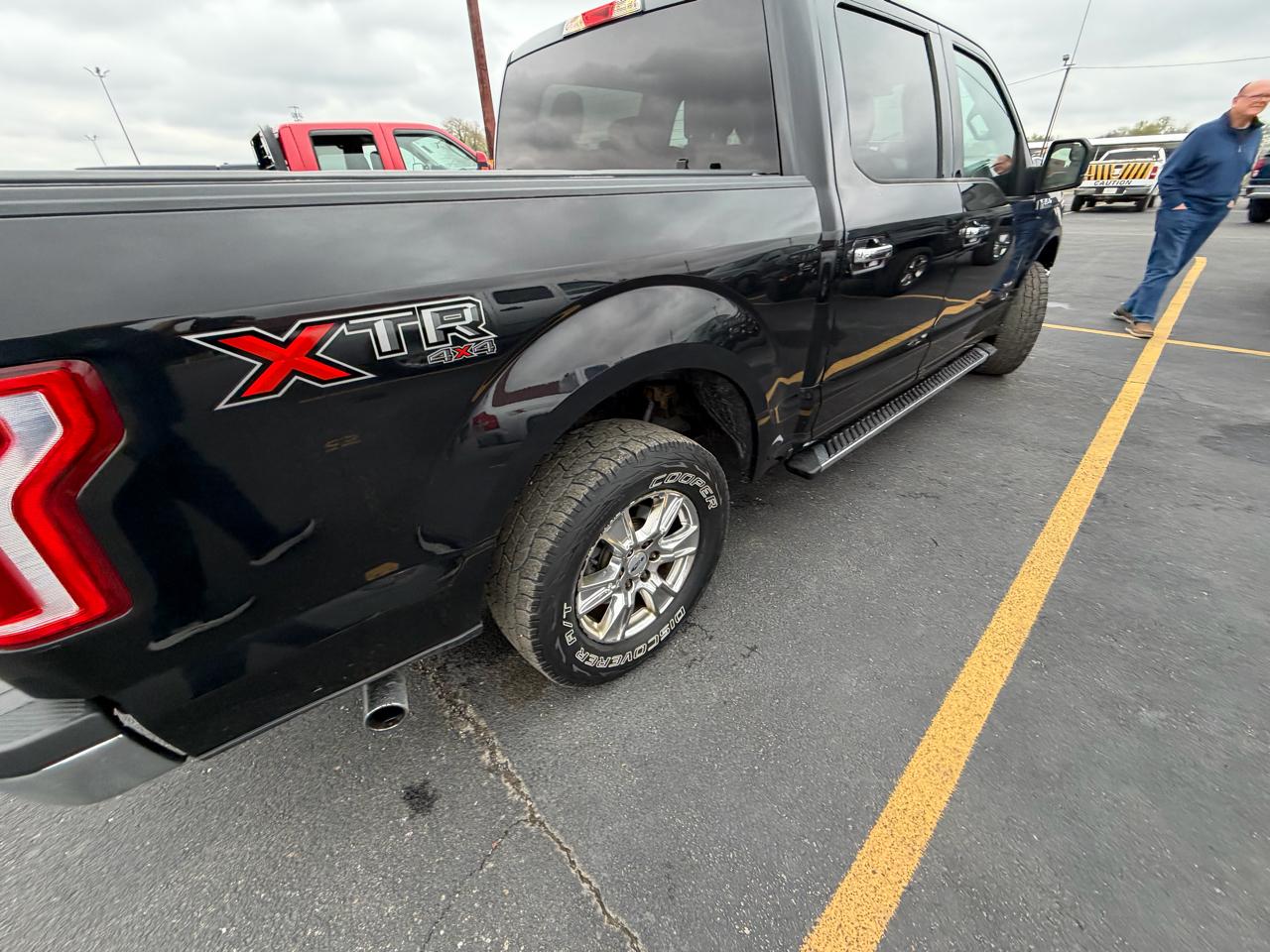 Ford F-150 4WD SuperCrew 145" Lariat 2015