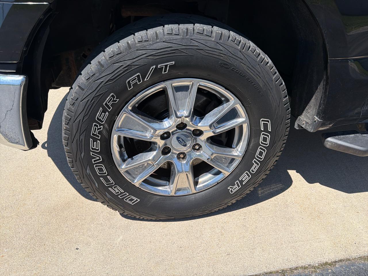 Ford F-150 4WD SuperCrew 145" Lariat 2015