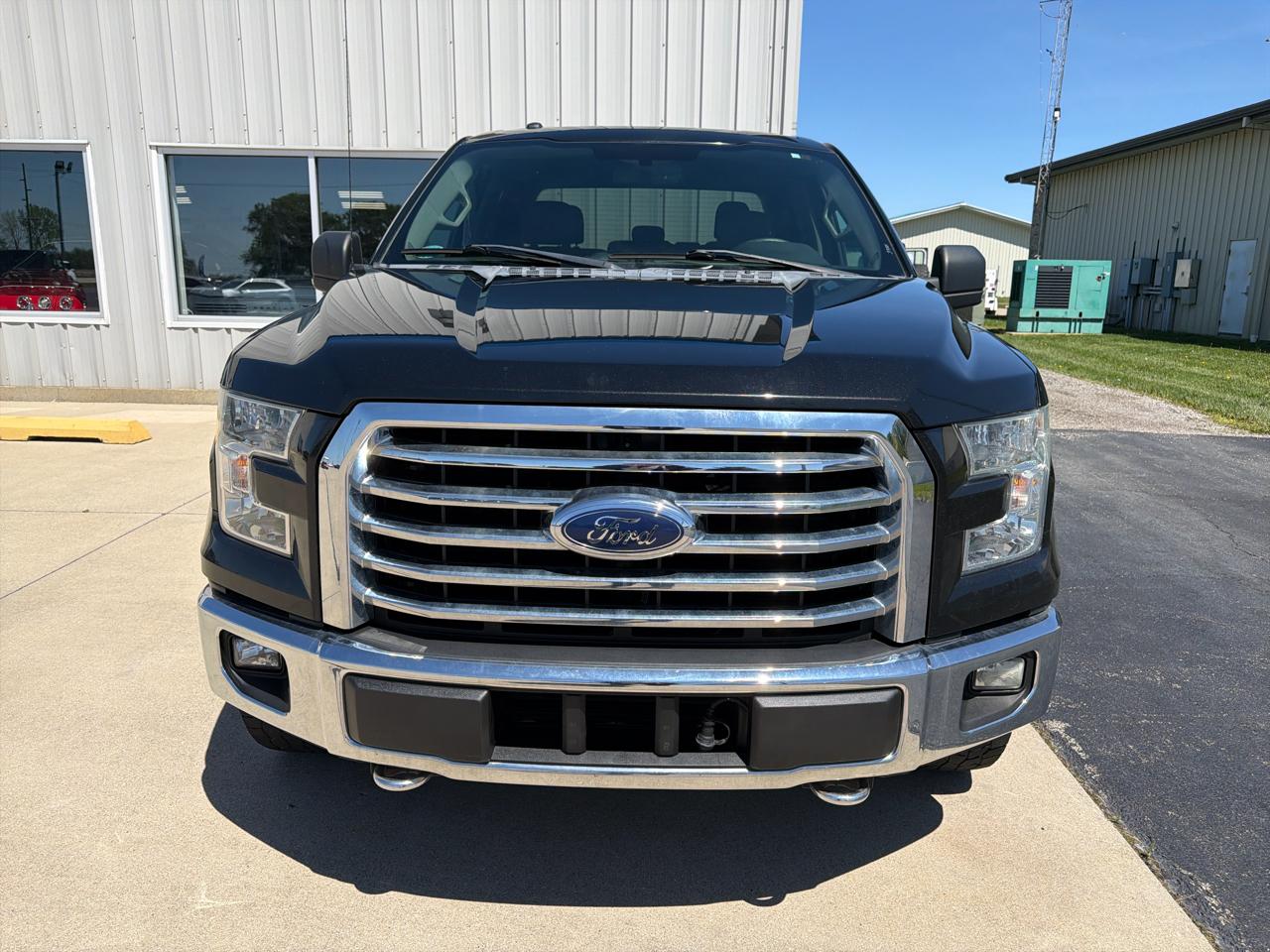 Ford F-150 4WD SuperCrew 145" Lariat 2015