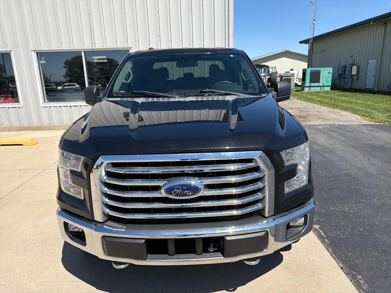 Ford F-150 4WD SuperCrew 145" Lariat 2015