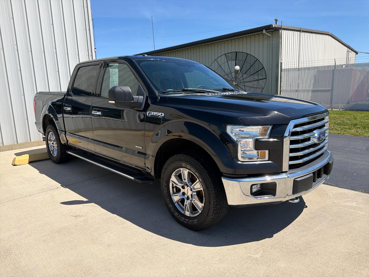 Ford F-150 4WD SuperCrew 145" Lariat 2015