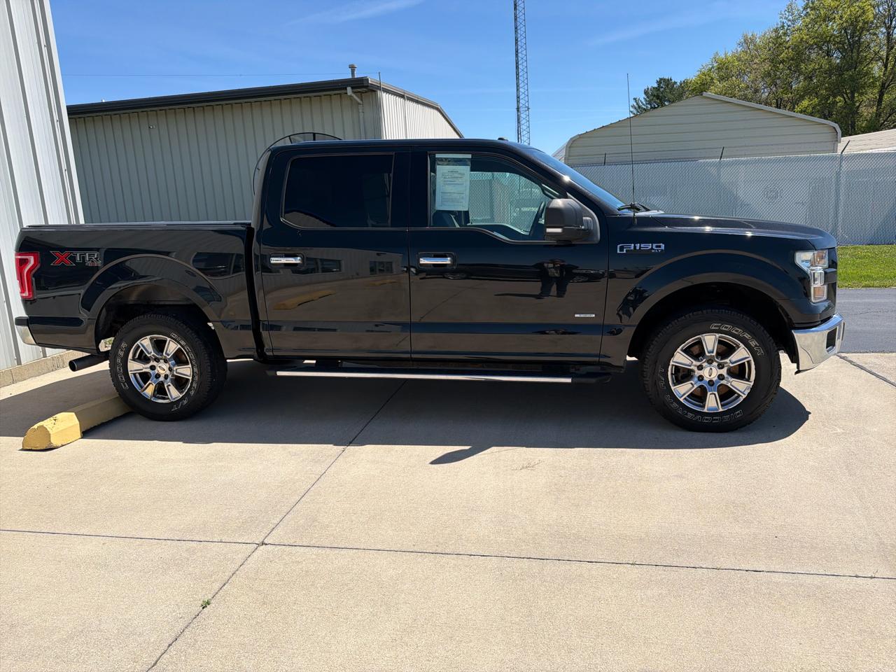 Ford F-150 4WD SuperCrew 145" Lariat 2015