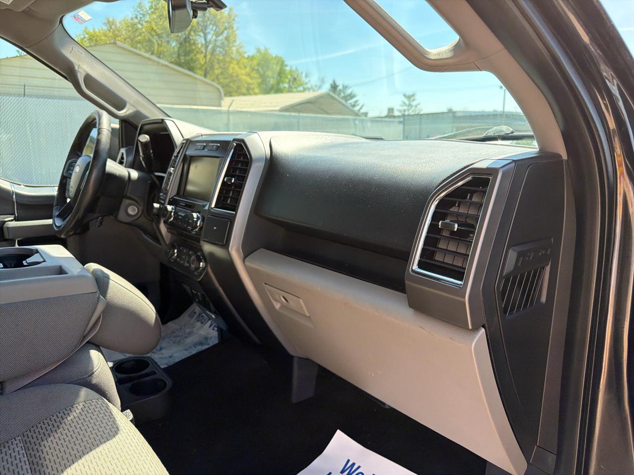 Ford F-150 4WD SuperCrew 145" Lariat 2015