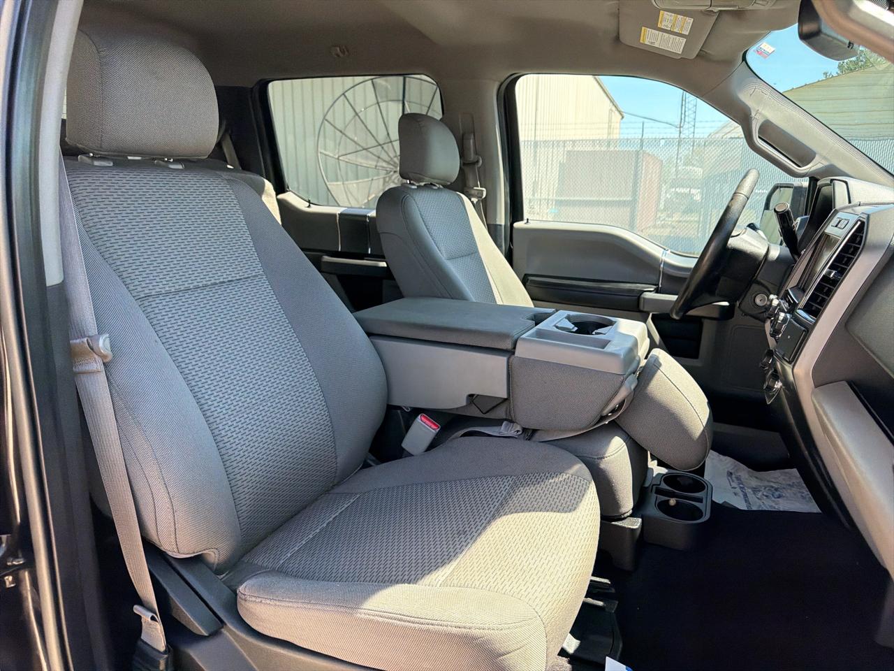 Ford F-150 4WD SuperCrew 145" Lariat 2015