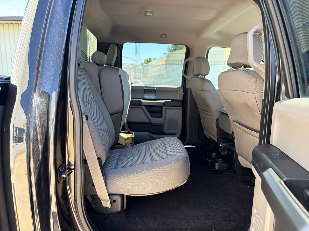 Ford F-150 4WD SuperCrew 145" Lariat 2015