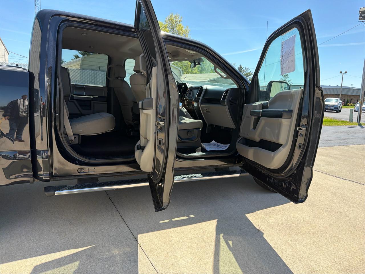 Ford F-150 4WD SuperCrew 145" Lariat 2015