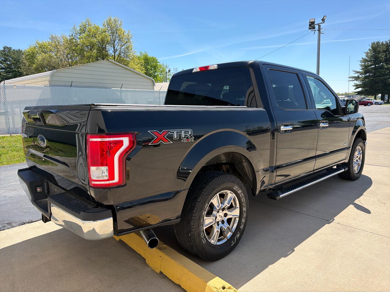 Ford F-150 4WD SuperCrew 145" Lariat 2015