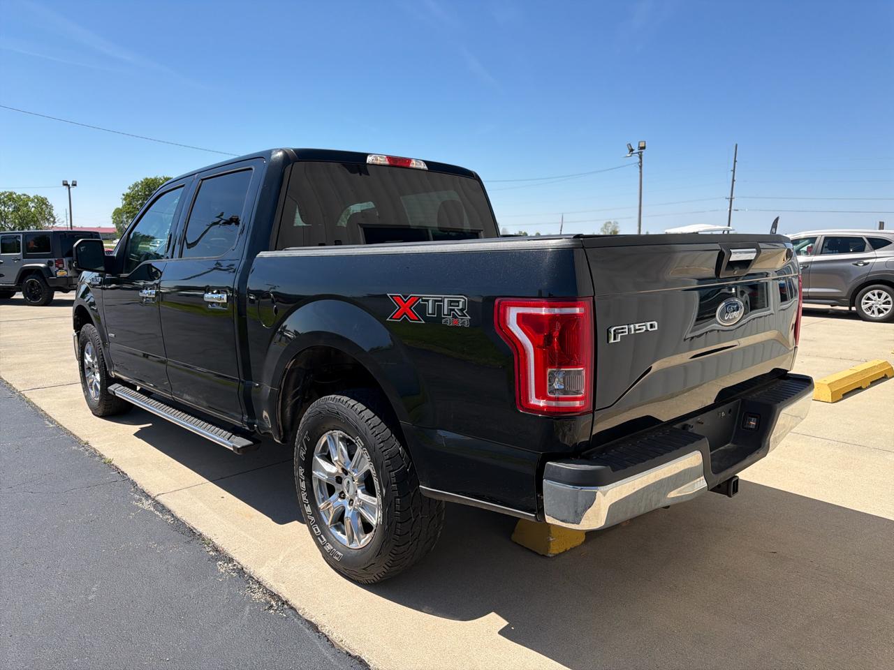 Ford F-150 4WD SuperCrew 145" Lariat 2015