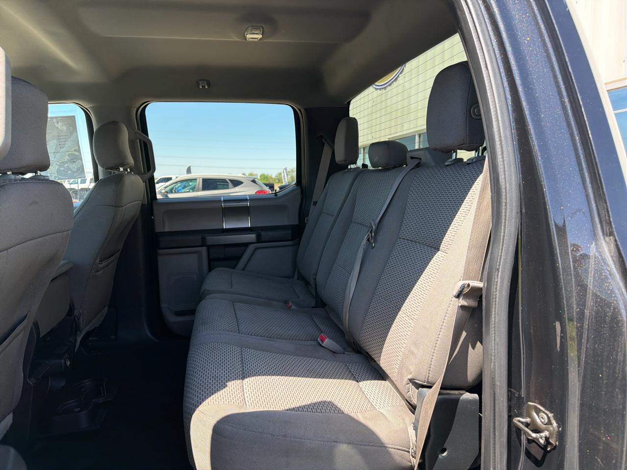 Ford F-150 4WD SuperCrew 145" Lariat 2015