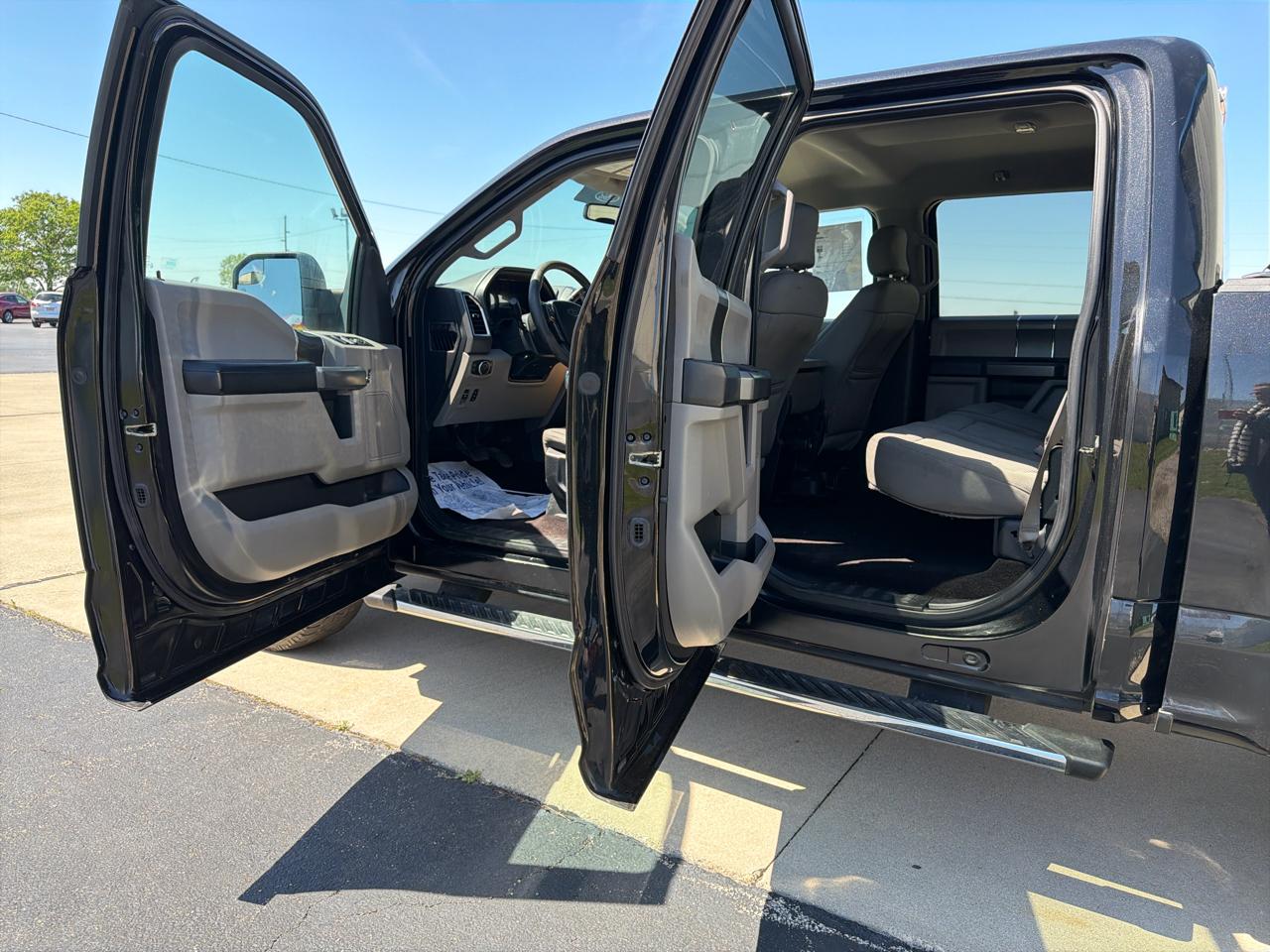 Ford F-150 4WD SuperCrew 145" Lariat 2015