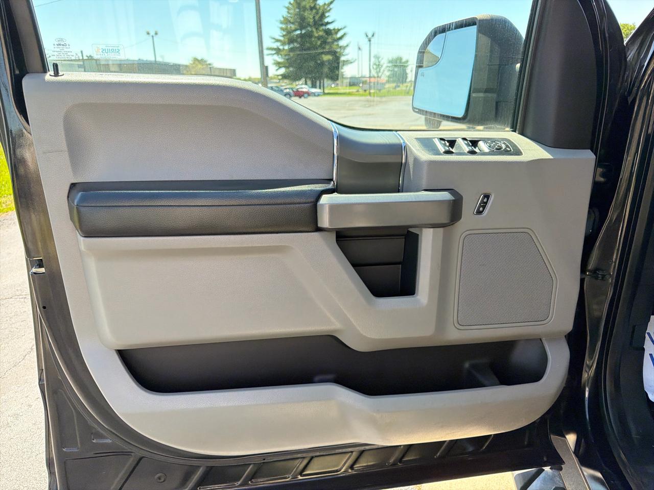 Ford F-150 4WD SuperCrew 145" Lariat 2015