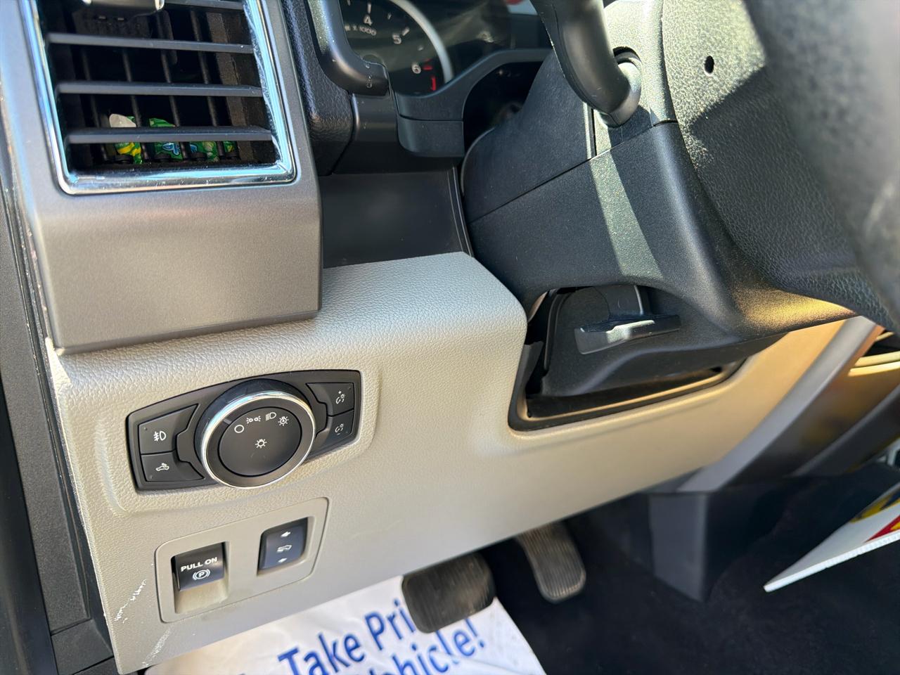 Ford F-150 4WD SuperCrew 145" Lariat 2015