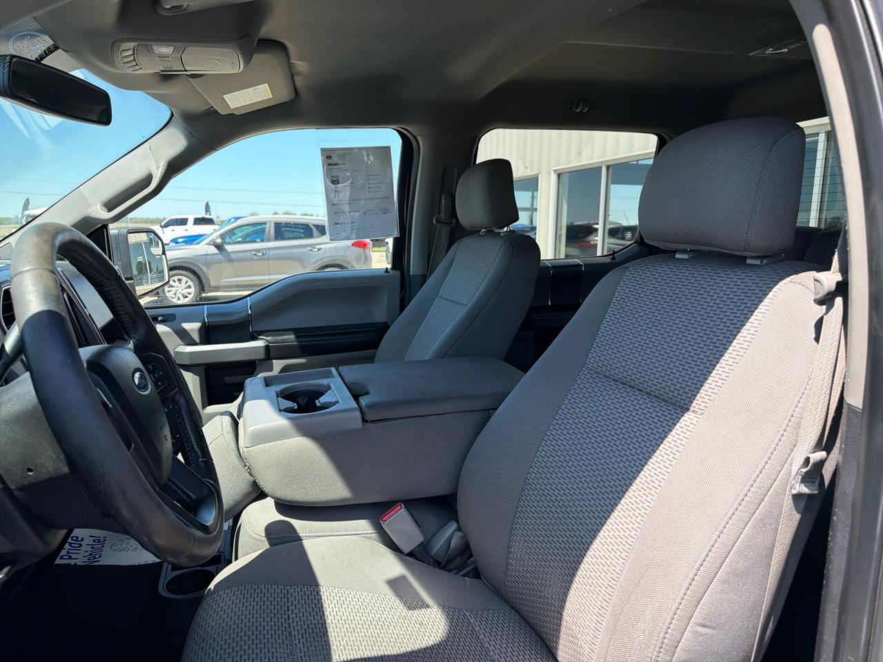 Ford F-150 4WD SuperCrew 145" Lariat 2015