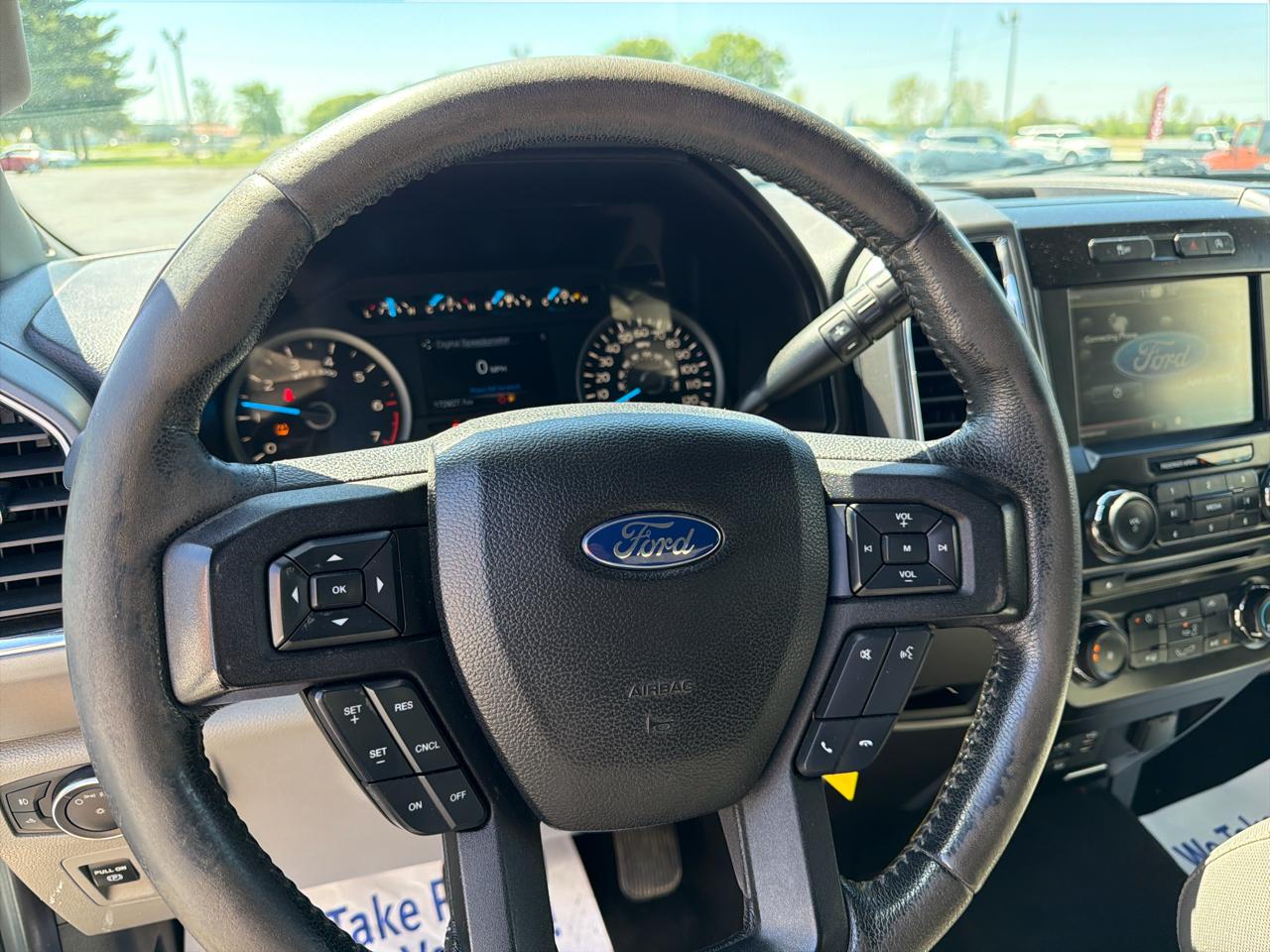 Ford F-150 4WD SuperCrew 145" Lariat 2015