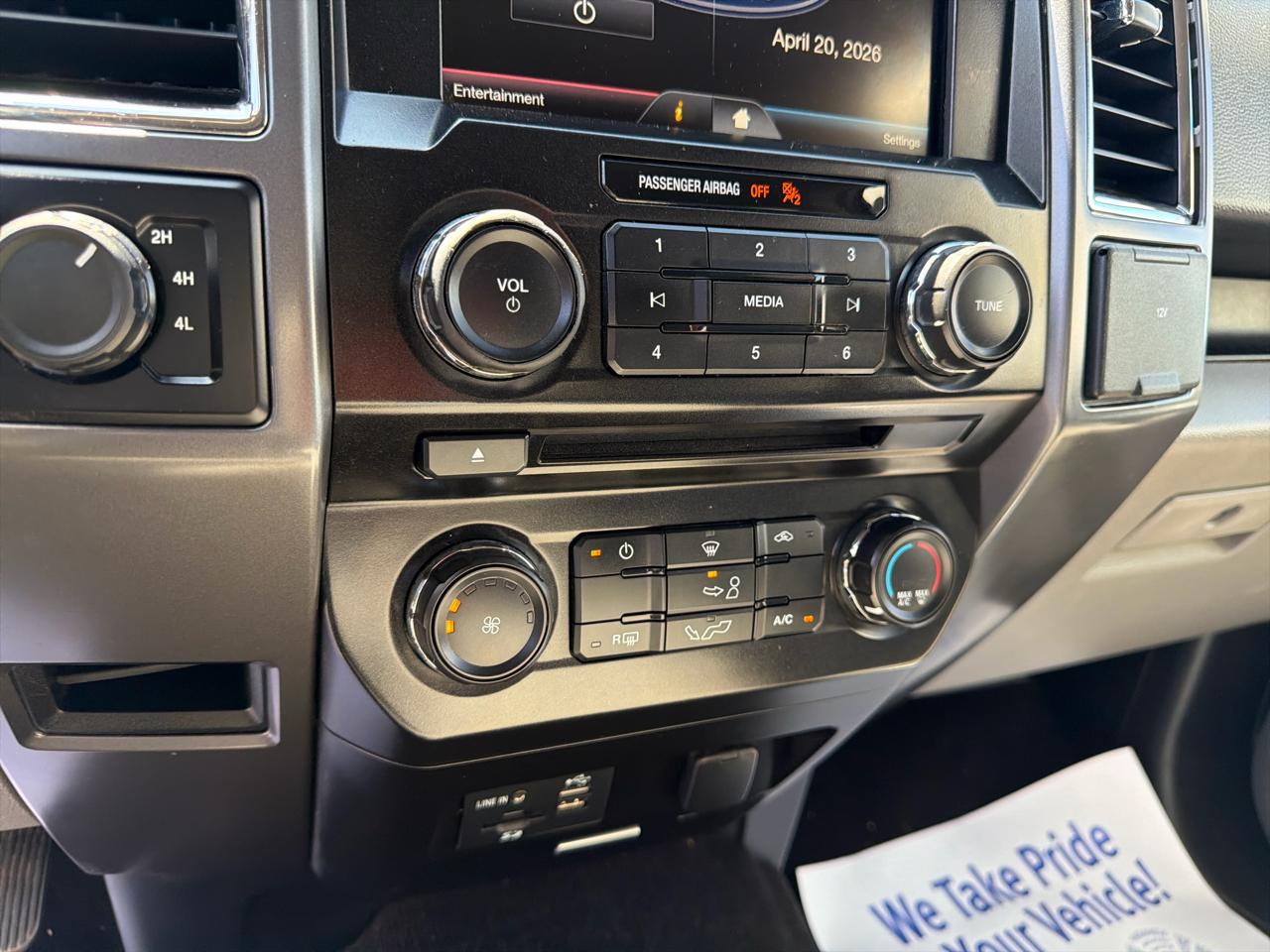 Ford F-150 4WD SuperCrew 145" Lariat 2015