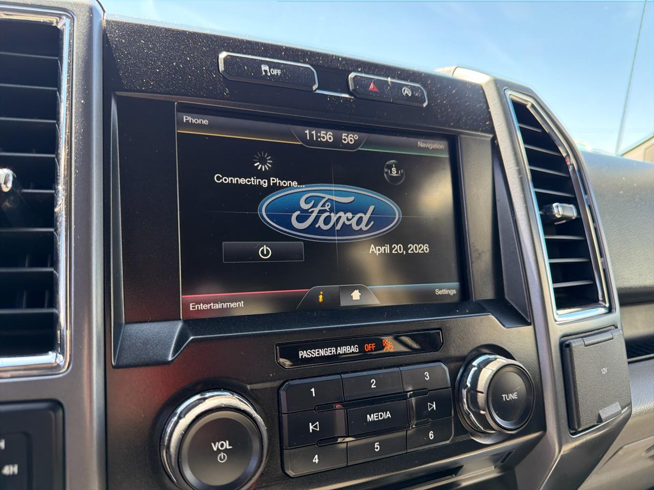 Ford F-150 4WD SuperCrew 145" Lariat 2015