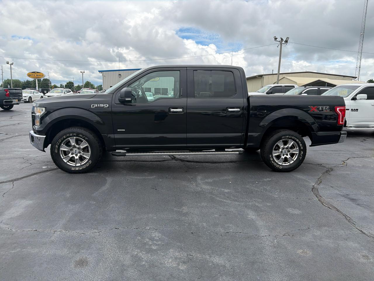 Ford F-150 4WD SuperCrew 145" Lariat 2015