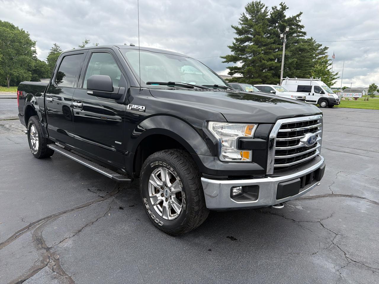 Ford F-150 4WD SuperCrew 145" Lariat 2015