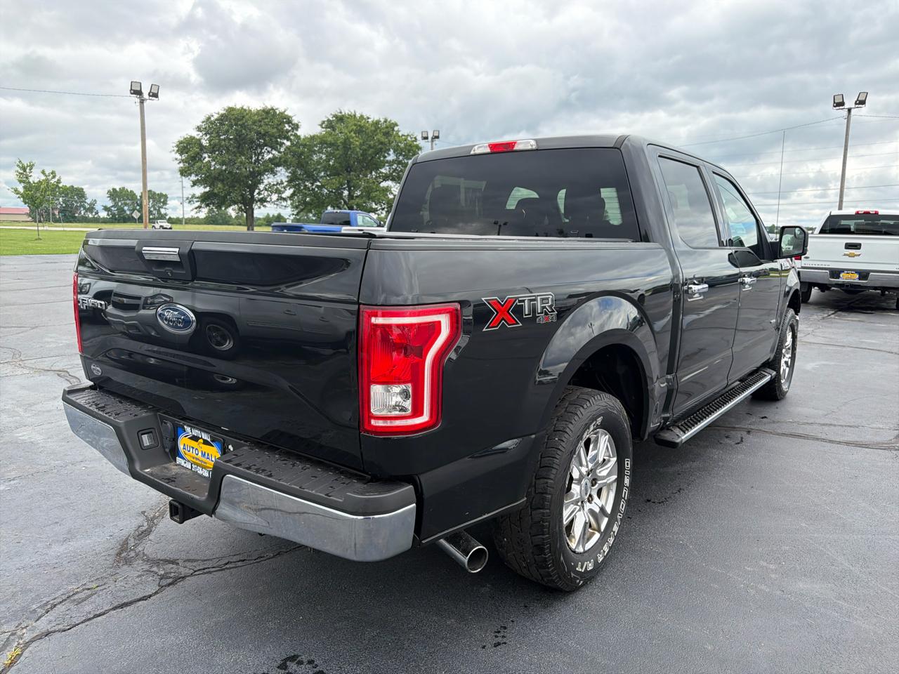 Ford F-150 4WD SuperCrew 145" Lariat 2015