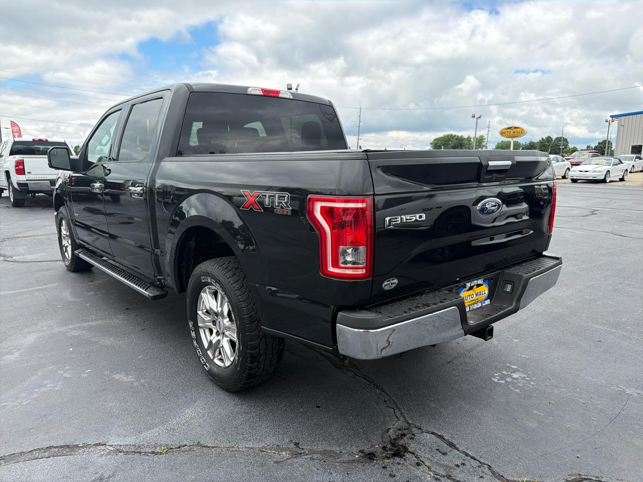 Ford F-150 4WD SuperCrew 145" Lariat 2015