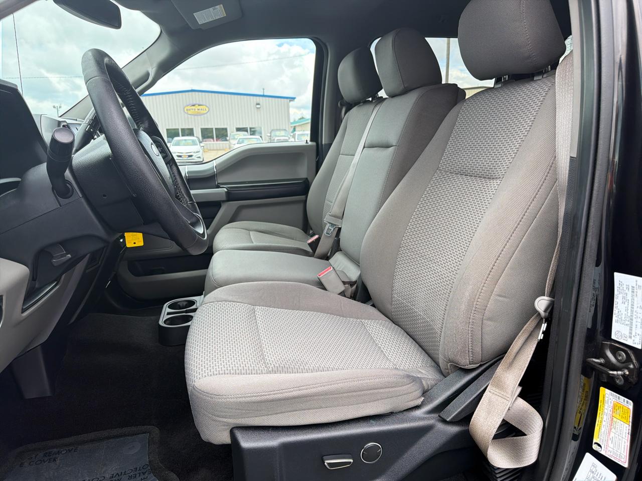 Ford F-150 4WD SuperCrew 145" Lariat 2015