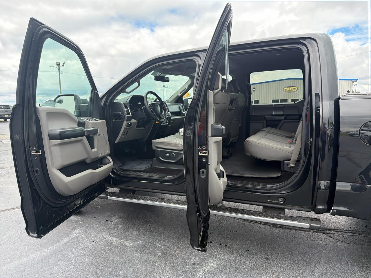 Ford F-150 4WD SuperCrew 145" Lariat 2015