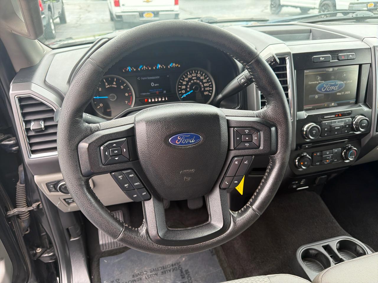 Ford F-150 4WD SuperCrew 145" Lariat 2015