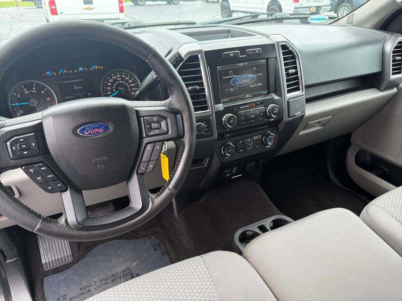 Ford F-150 4WD SuperCrew 145" Lariat 2015