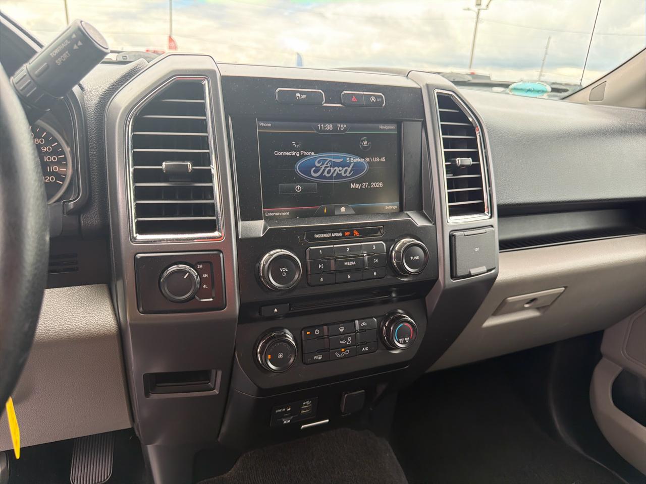 Ford F-150 4WD SuperCrew 145" Lariat 2015