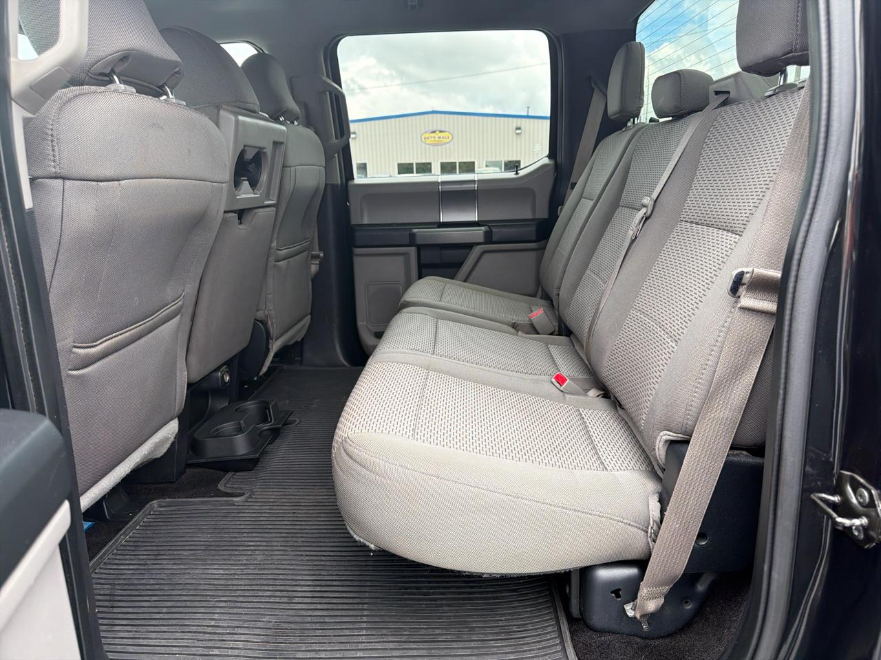 Ford F-150 4WD SuperCrew 145" Lariat 2015