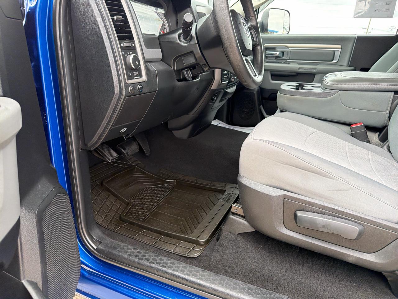 RAM 1500 4WD Reg Cab 120.5" Express 2014