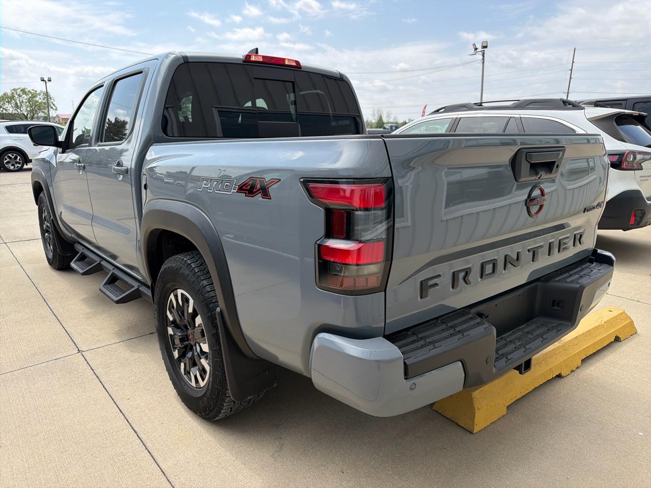 Nissan Frontier Crew Cab 4x4 PRO-4X 2024