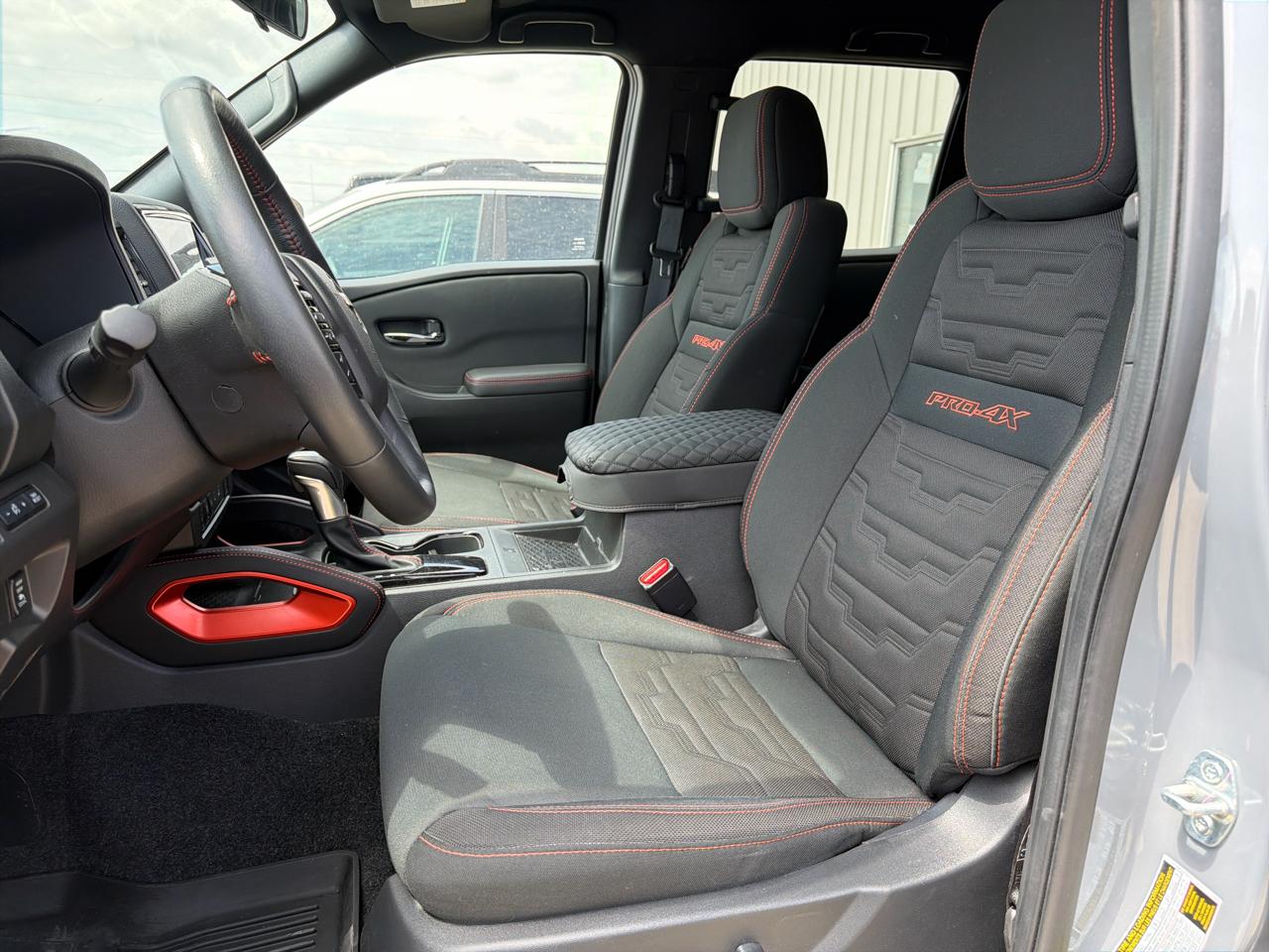 Nissan Frontier Crew Cab 4x4 PRO-4X 2024