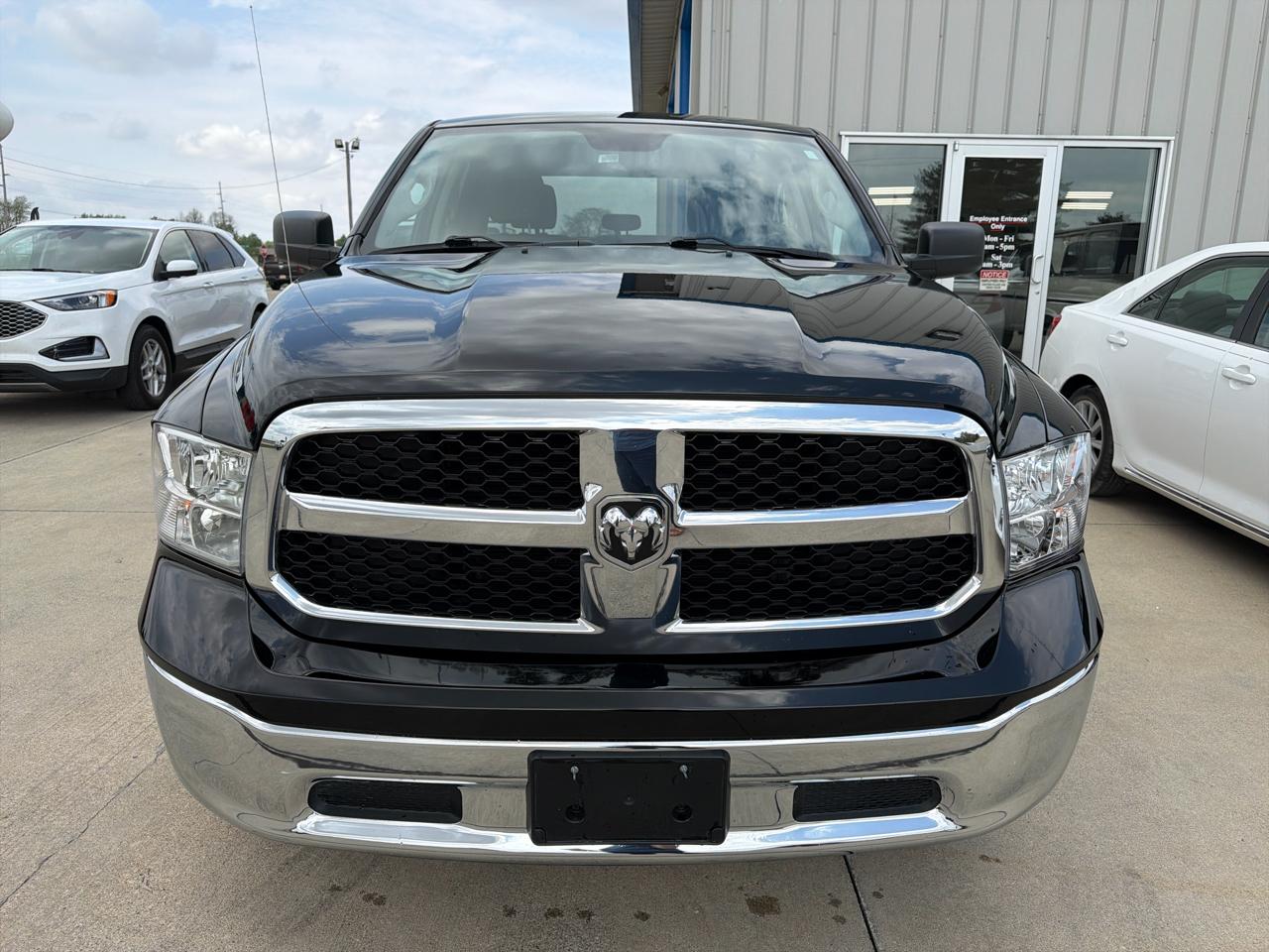 RAM 1500 Classic SLT 4x2 Crew Cab 5'7" Box 2022